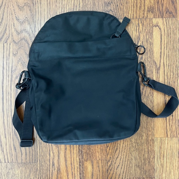 Lululemon All Night Festival Bag 5L - black with black hardware - Picture 5 of 7